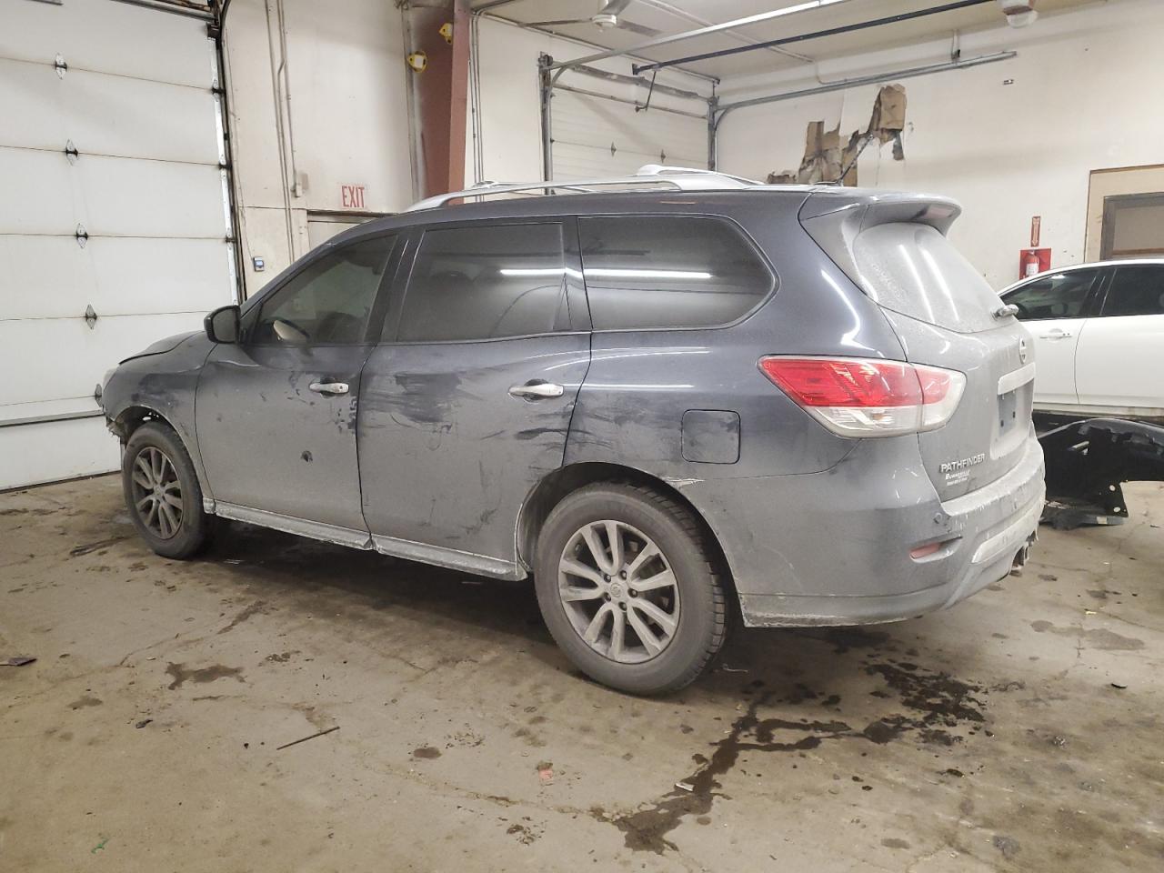 2013 Nissan Pathfinder - Image 2