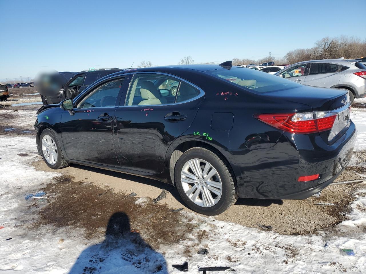 2015 Lexus ES - Image 2