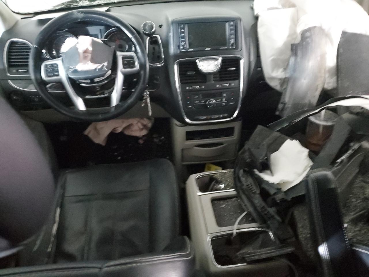 2012 Chrysler Town & Country - Image 8