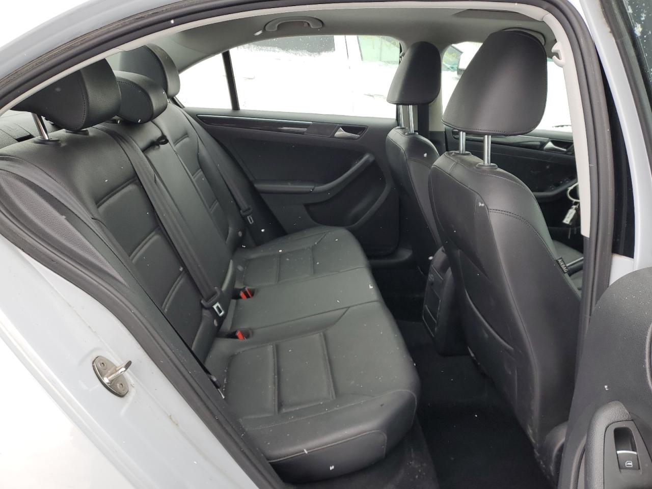 2017 Volkswagen Jetta - Image 10