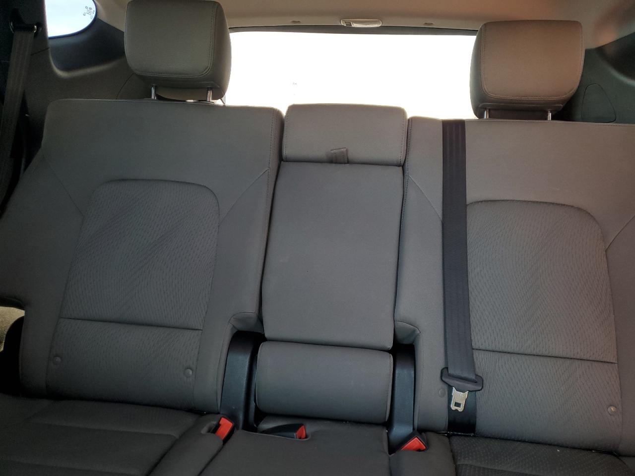 2015 Hyundai Santa Fe - Image 10