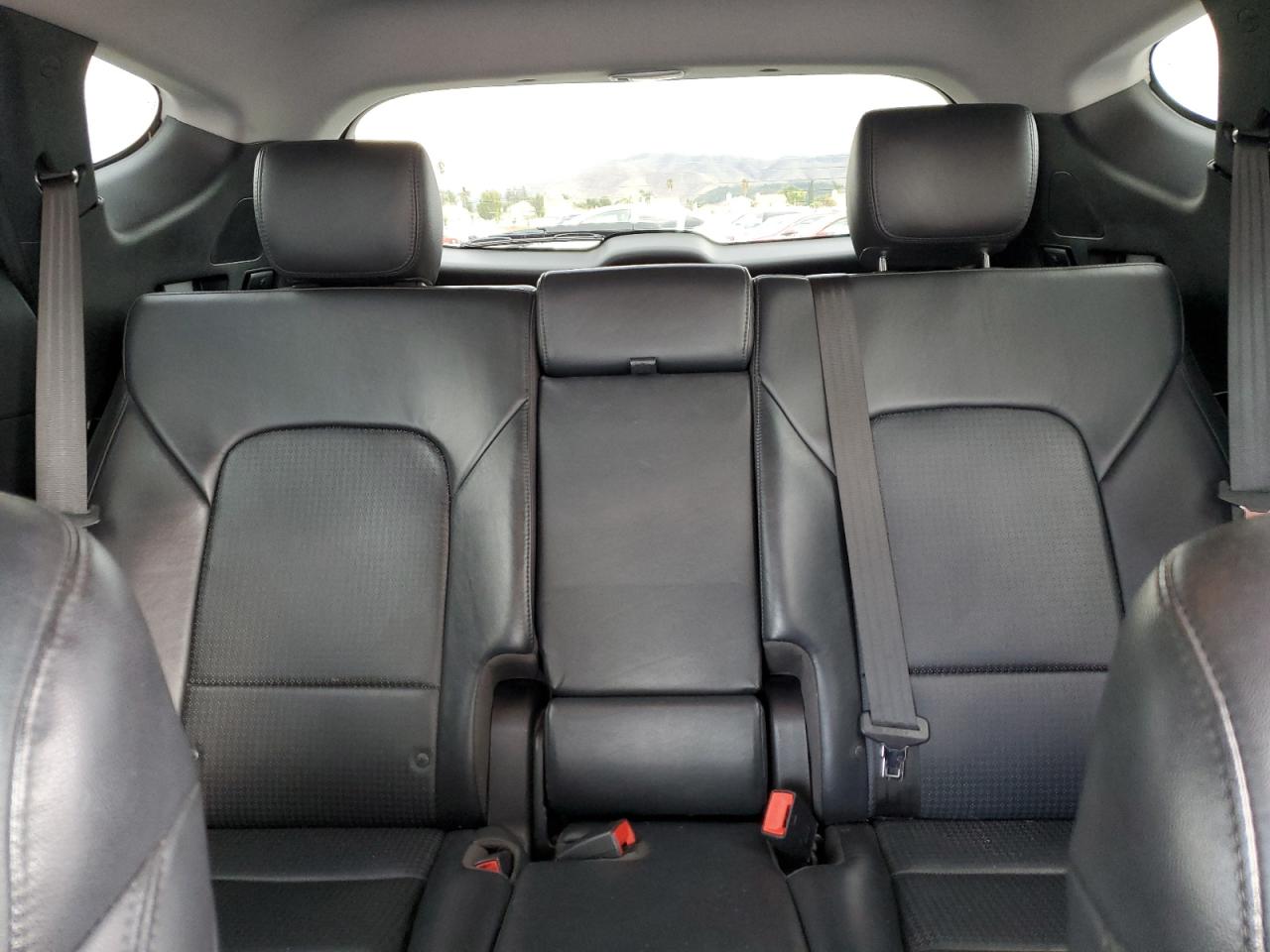 2014 Hyundai Santa Fe - Image 10