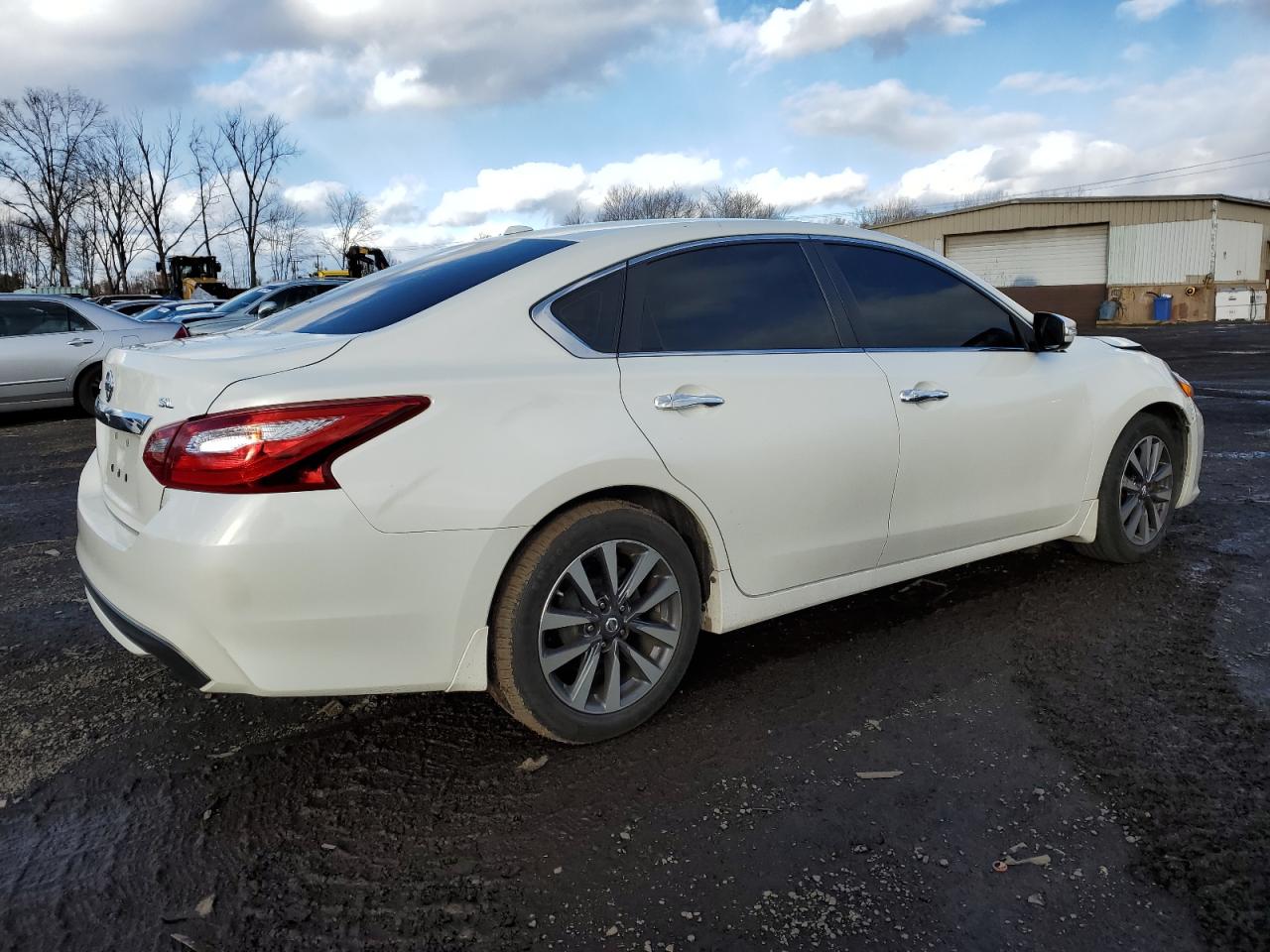 2017 Nissan Altima - Image 3