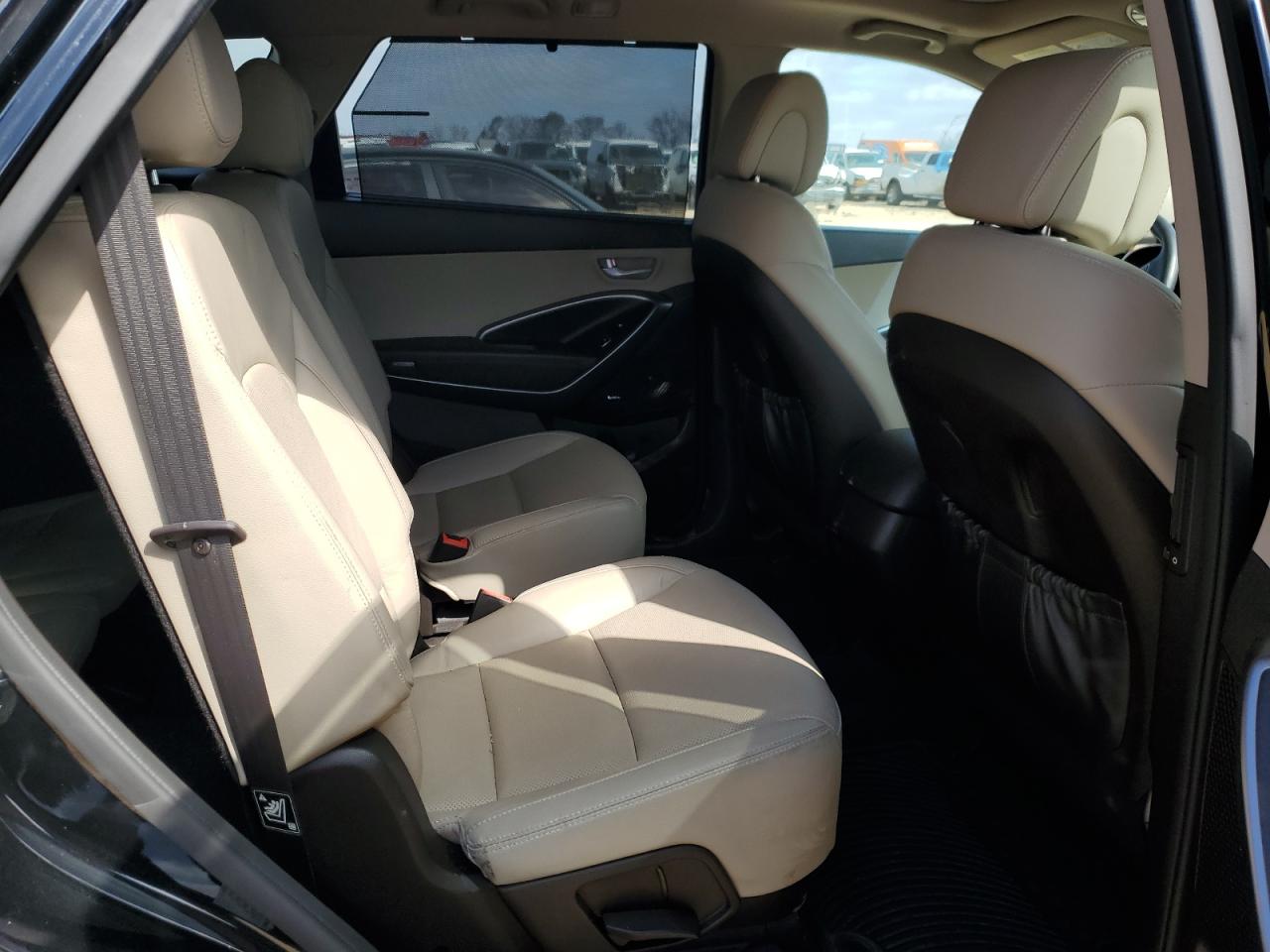 2015 Hyundai Santa Fe - Image 11