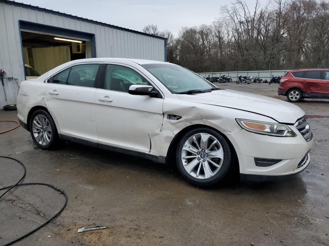 2010 Ford Taurus - Image 4