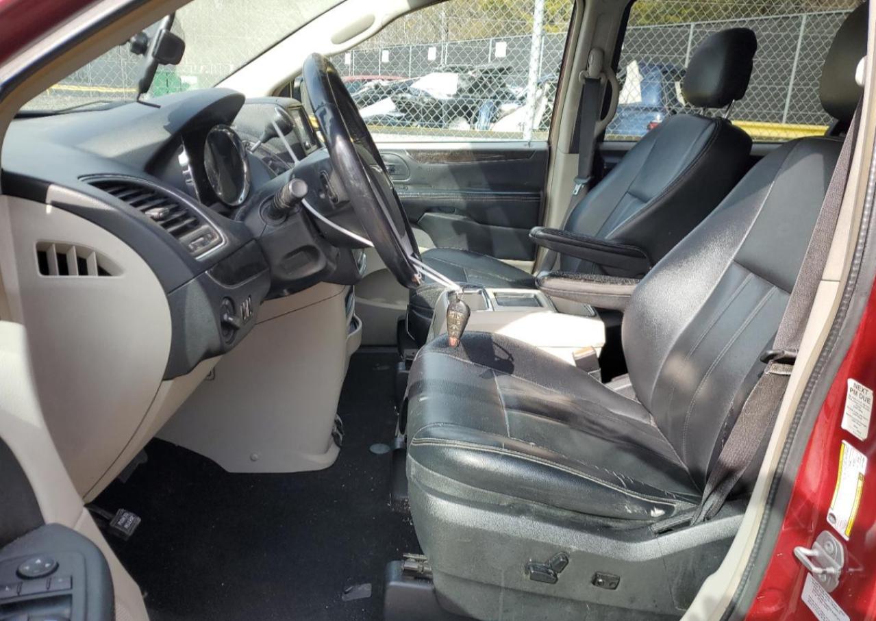 2016 Chrysler Town & Country - Image 7
