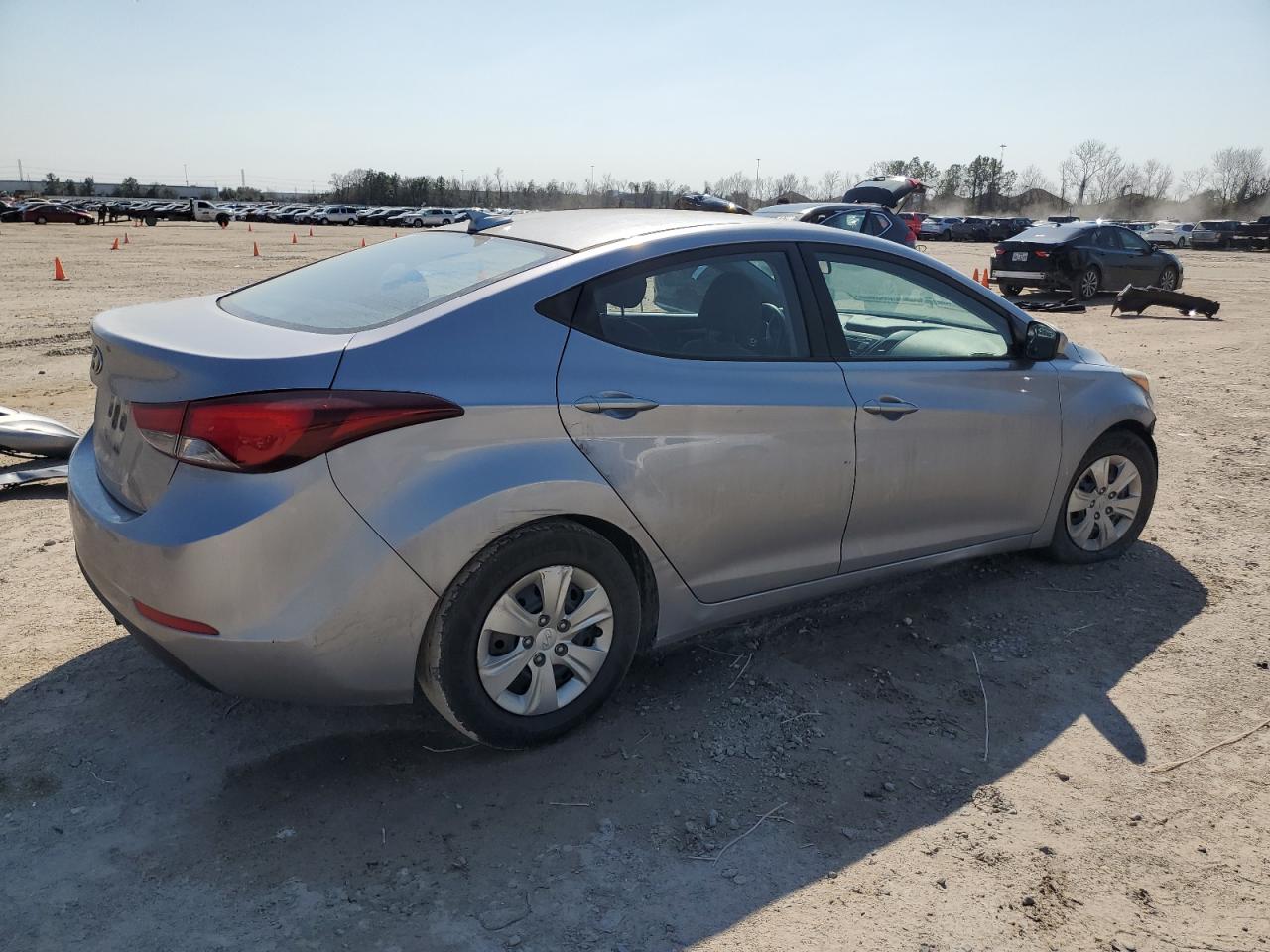 2016 Hyundai Elantra - Image 3