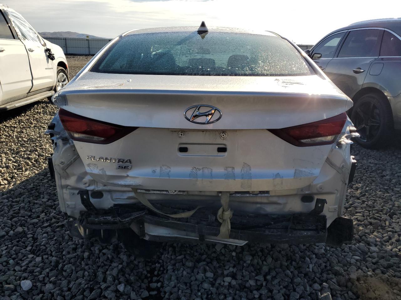 2017 Hyundai Elantra - Image 6