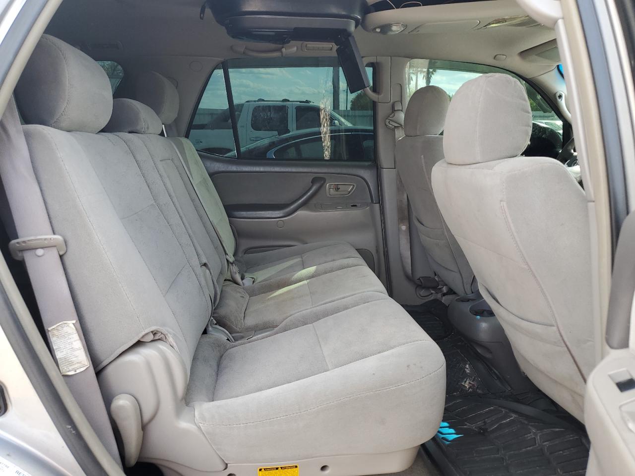 2005 Toyota Sequoia - Image 11