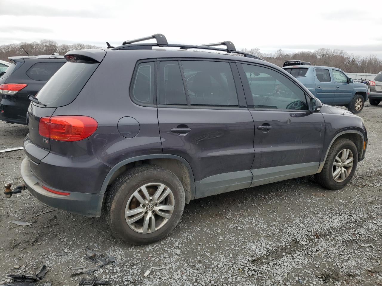2016 Volkswagen Tiguan - Image 3