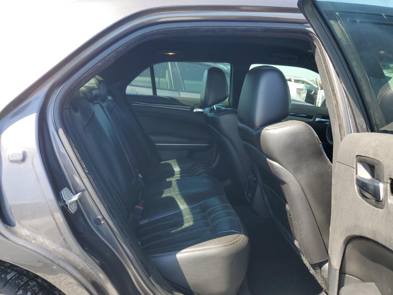 2019 Chrysler 300 - Image 10