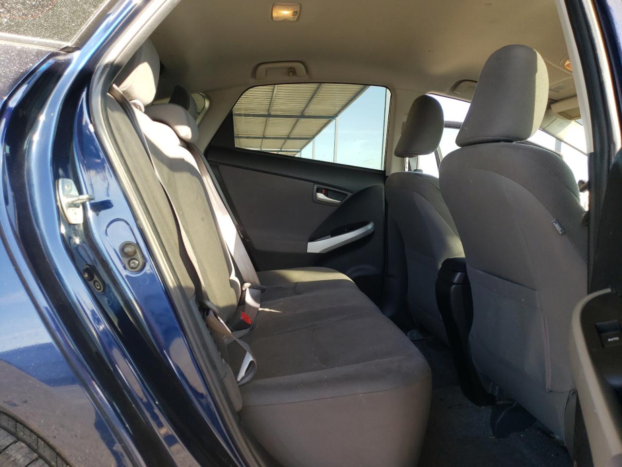 2013 Toyota Prius - Image 10