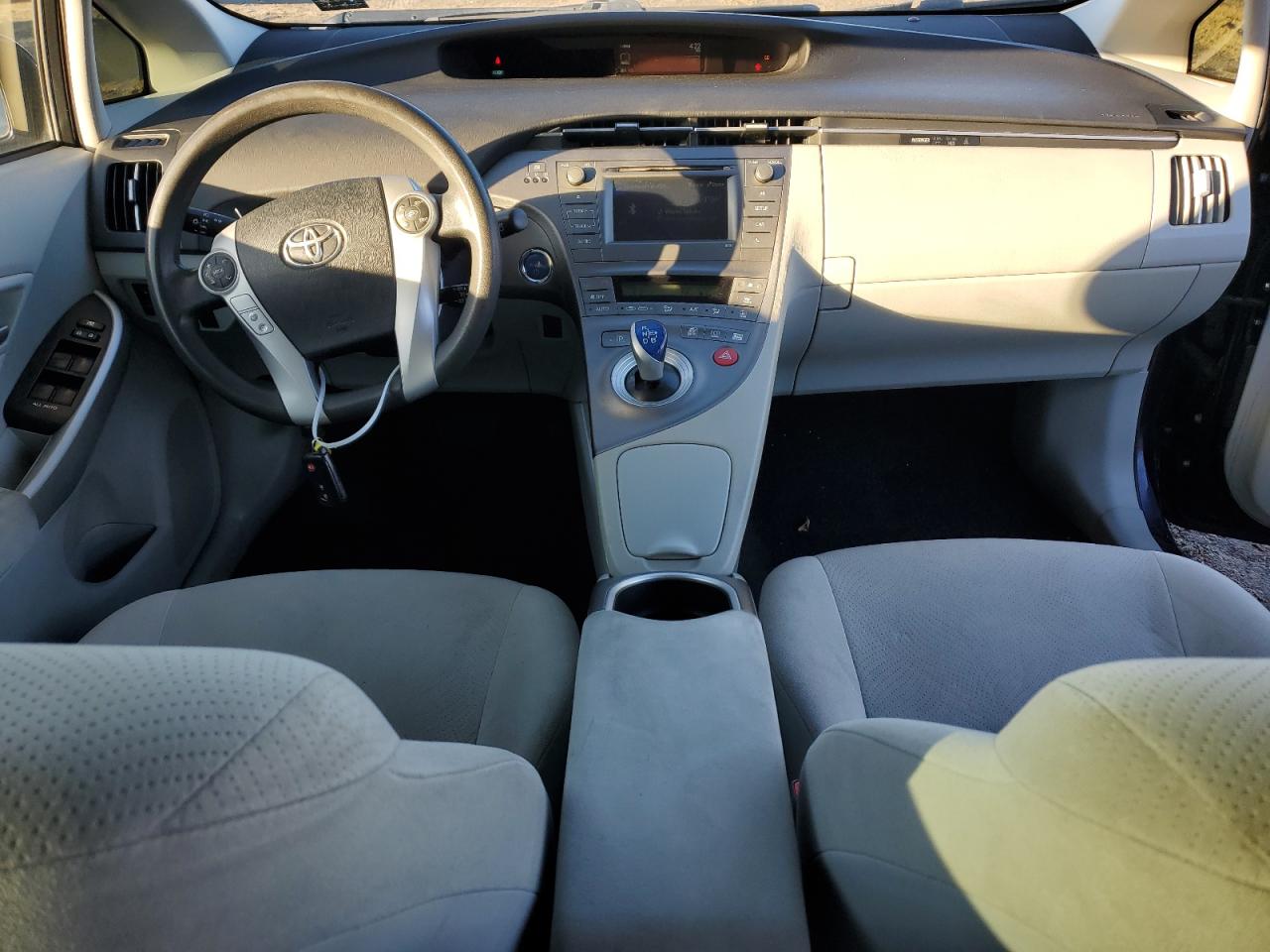 2015 Toyota Prius - Image 8