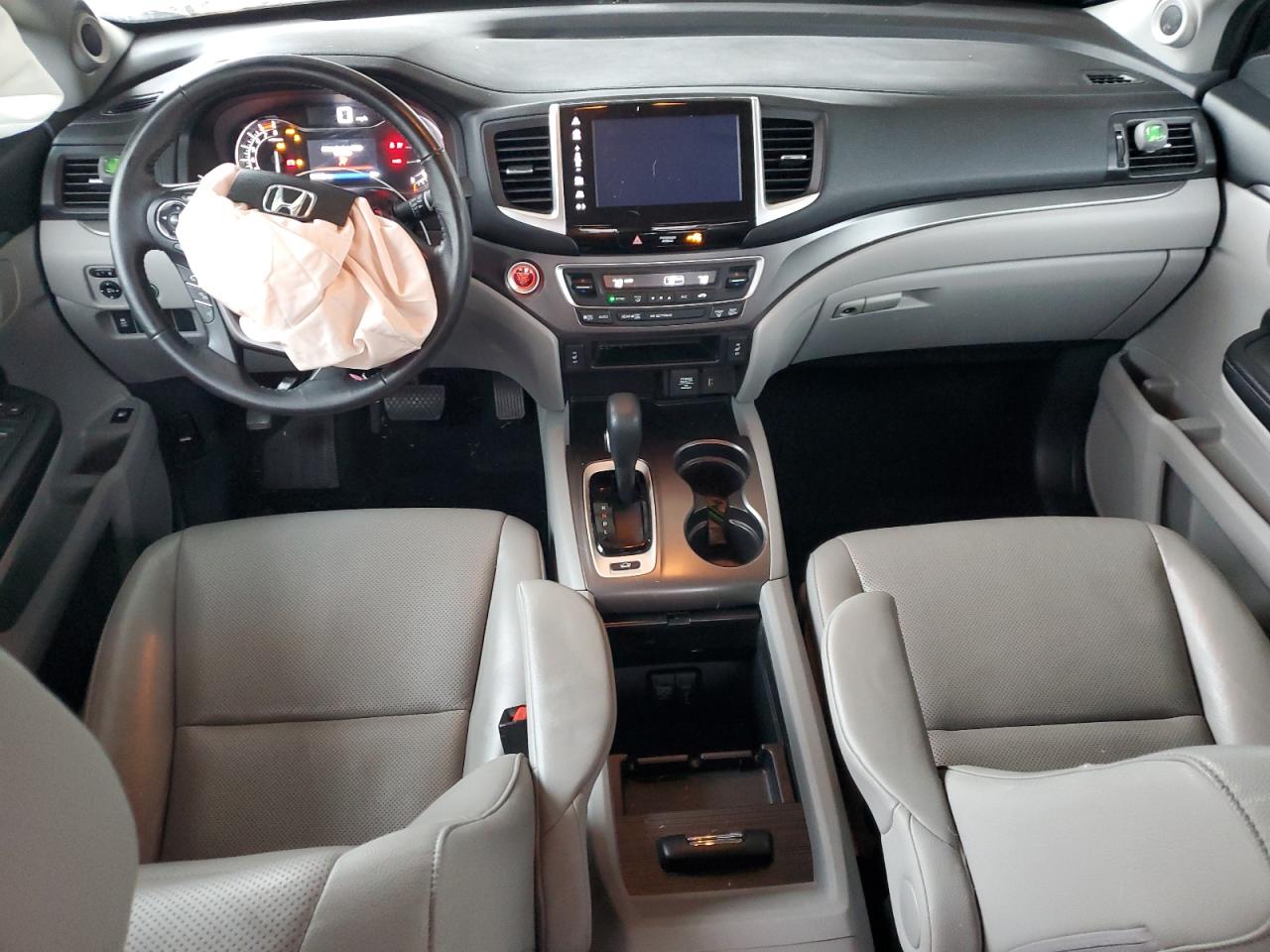 2018 Honda Ridgeline - Image 8
