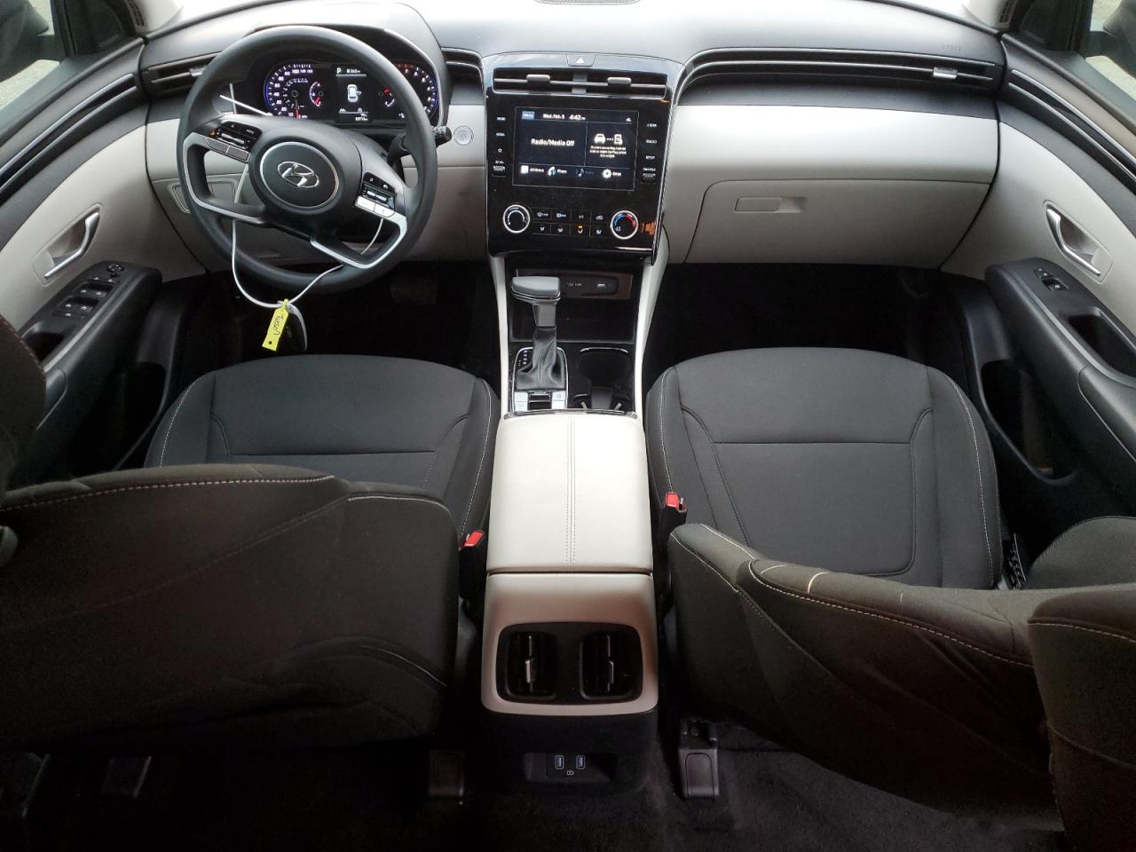 2022 Hyundai Tucson - Image 8