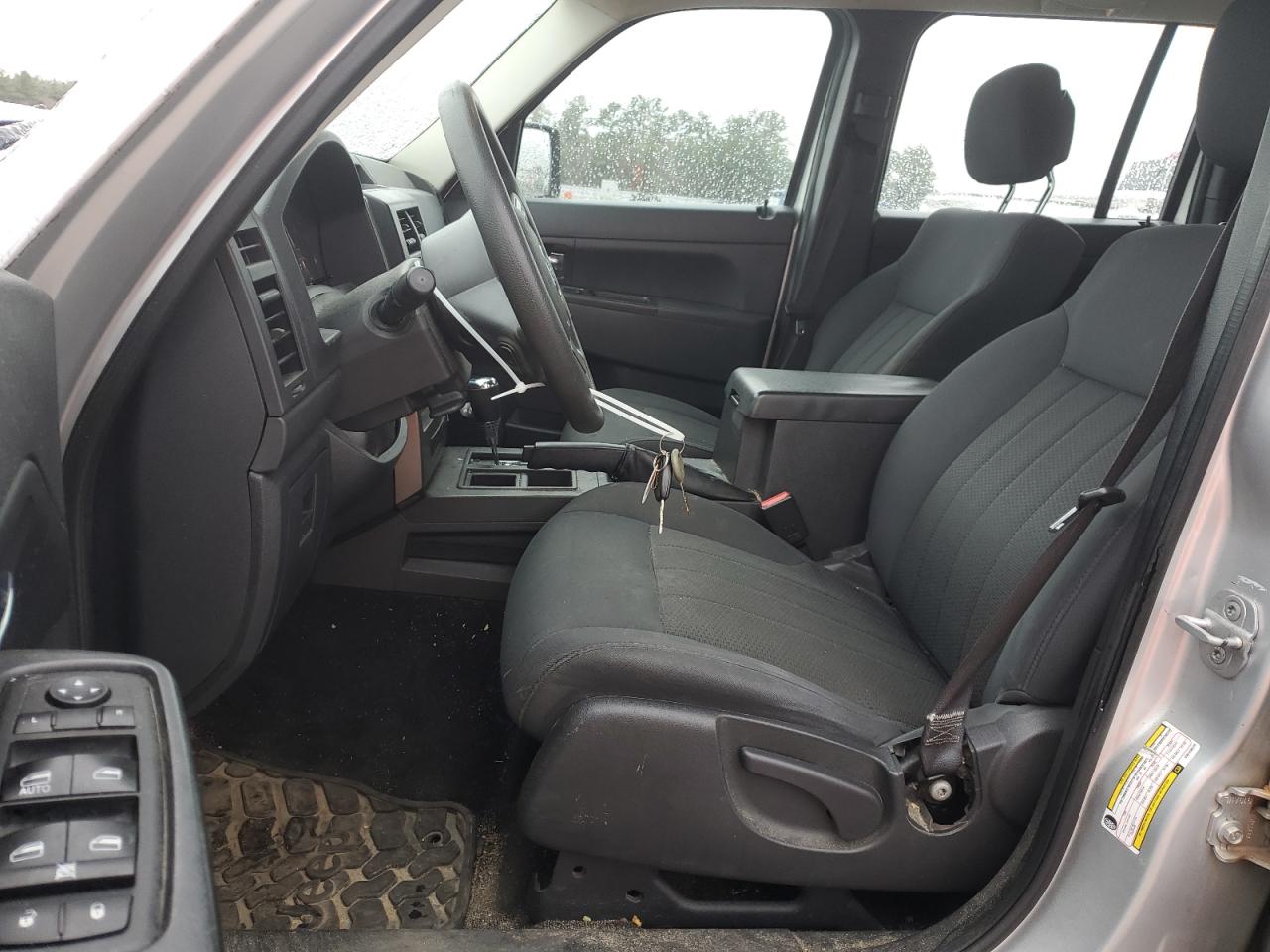 2012 Jeep Liberty (North America) - Image 7