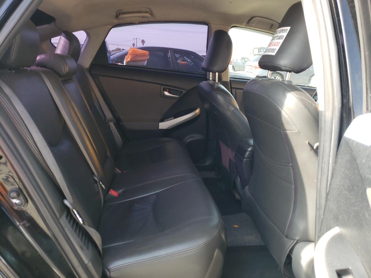 2015 Toyota Prius - Image 10