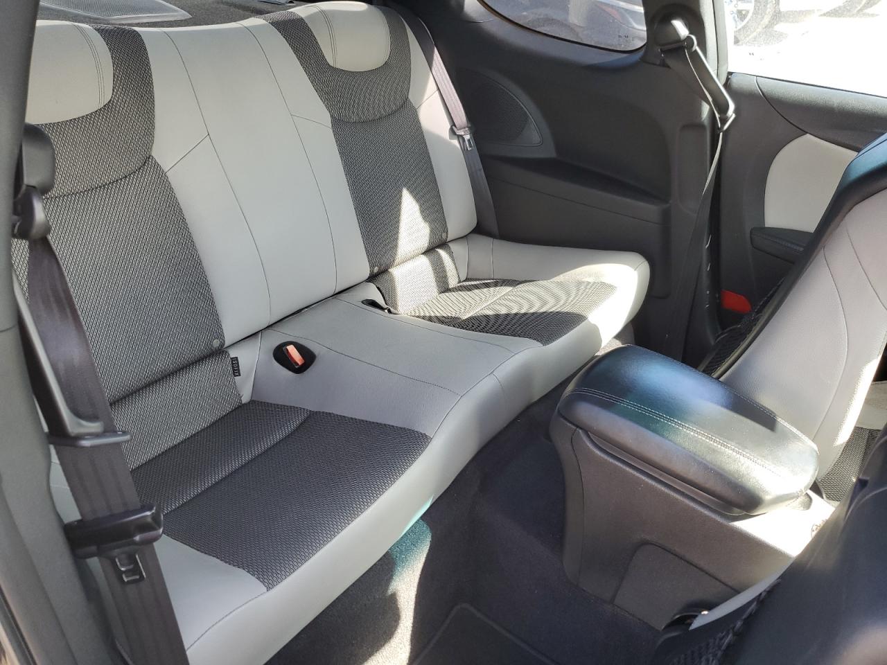 2014 Hyundai Genesis - Image 10