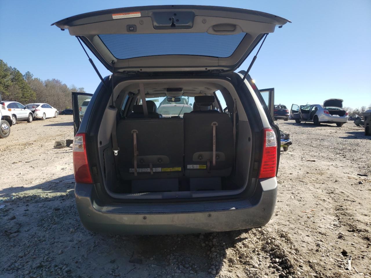 2008 Kia Sedona - Image 6