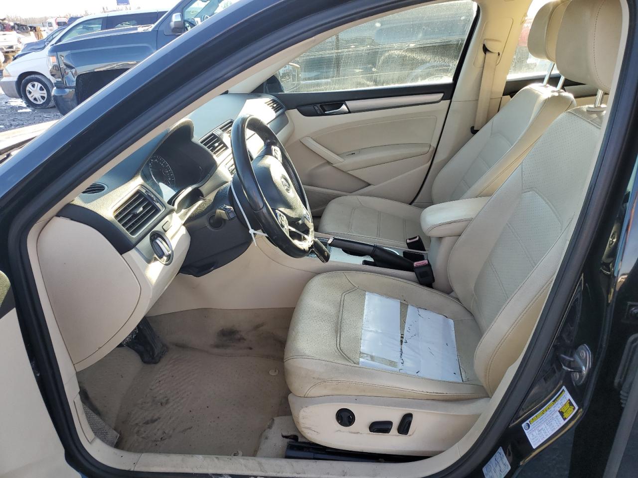 2014 Volkswagen Passat - Image 7