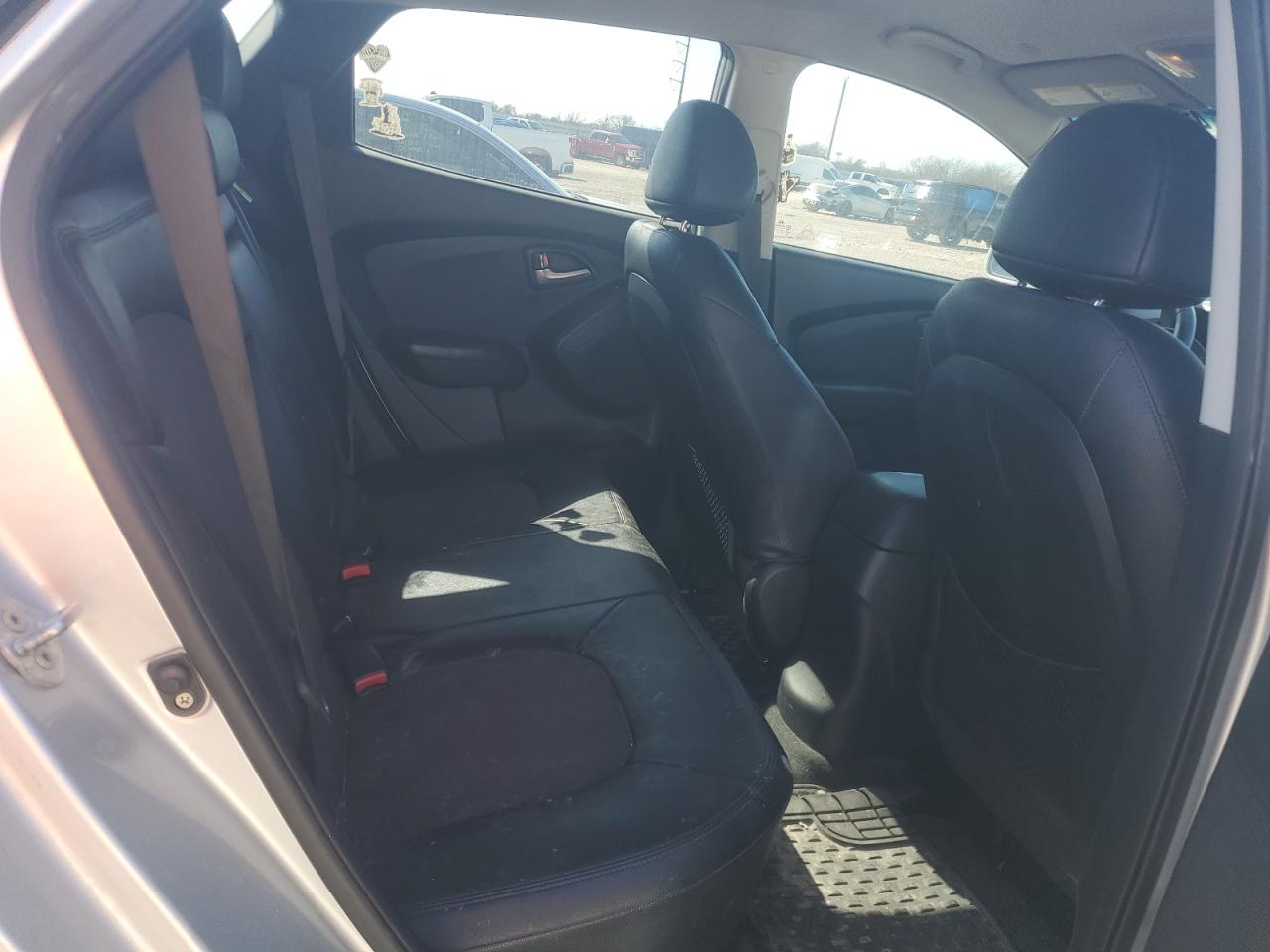 2012 Hyundai Tucson - Image 11