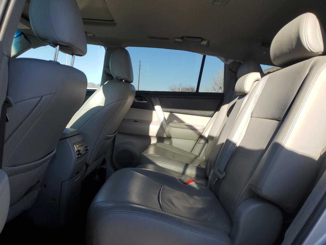 2013 Toyota Highlander - Image 11