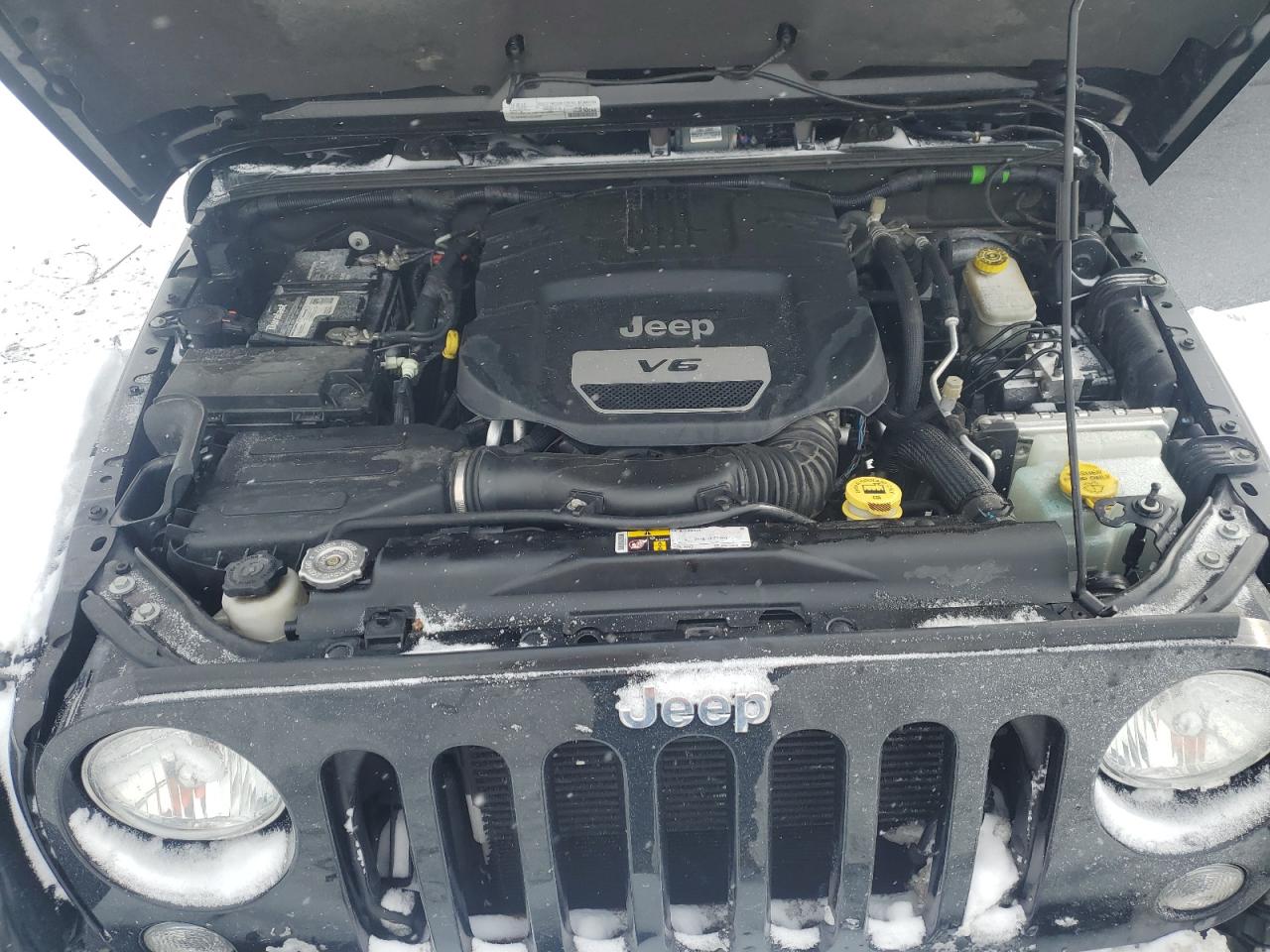 2016 Jeep Wrangler - Image 12