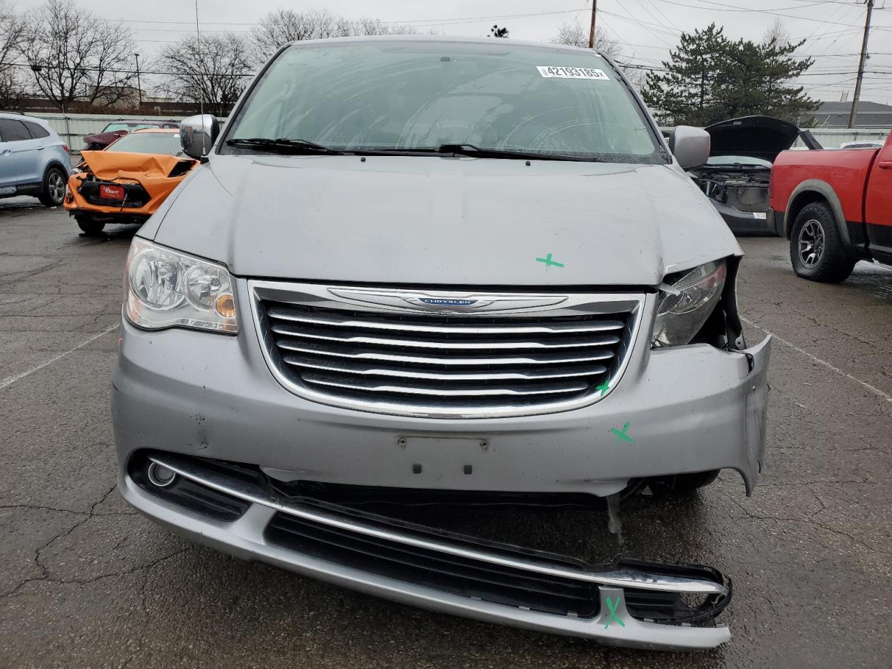 2015 Chrysler Town & Country - Image 5