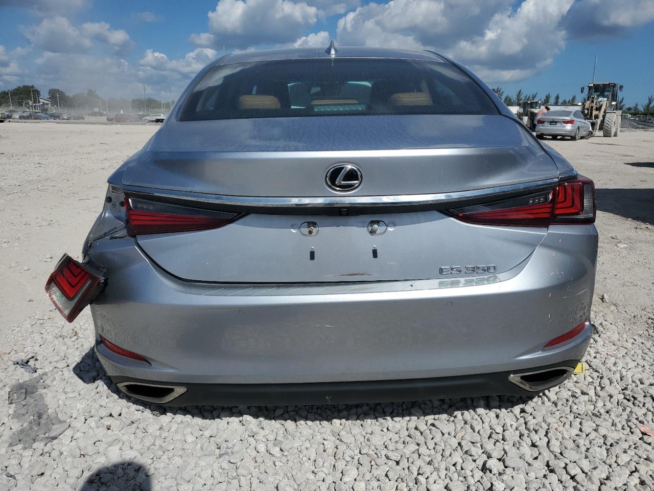 2022 Lexus ES - Image 6