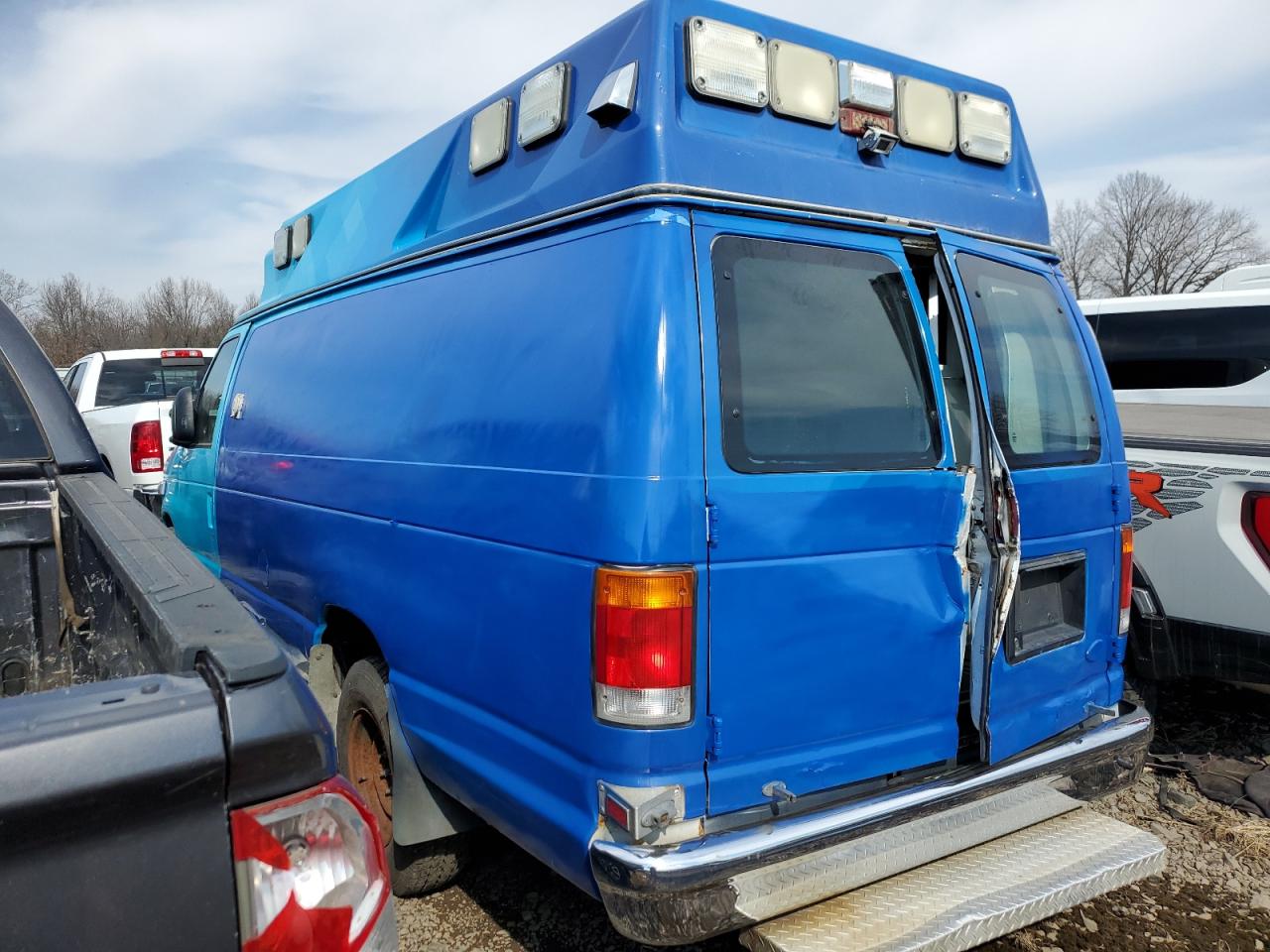 2010 Ford Econoline - Image 2