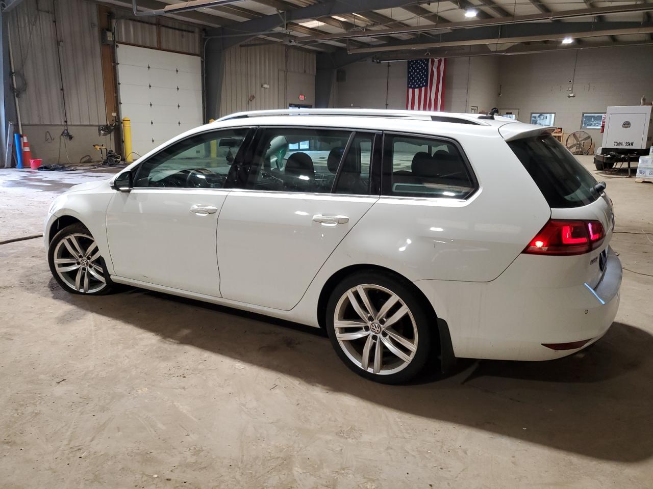2015 Volkswagen Golf - Image 2