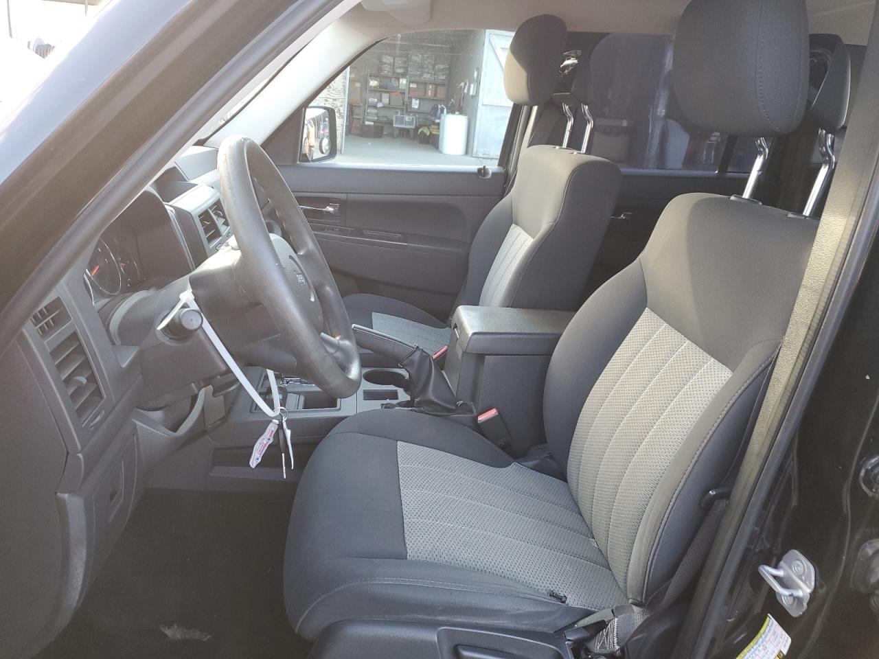 2010 Jeep Liberty (North America) - Image 7