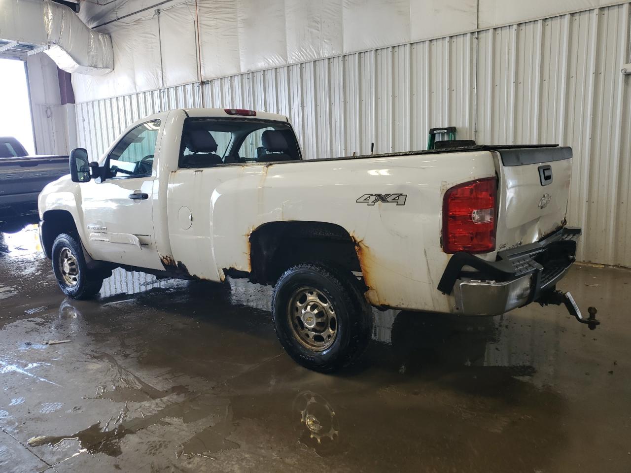 2007 Chevrolet Silverado - Image 2
