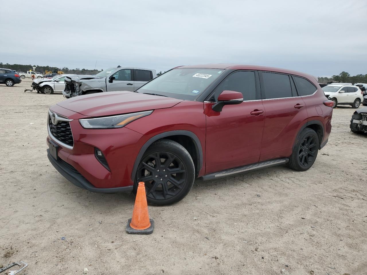2022 Toyota Highlander - Image 2