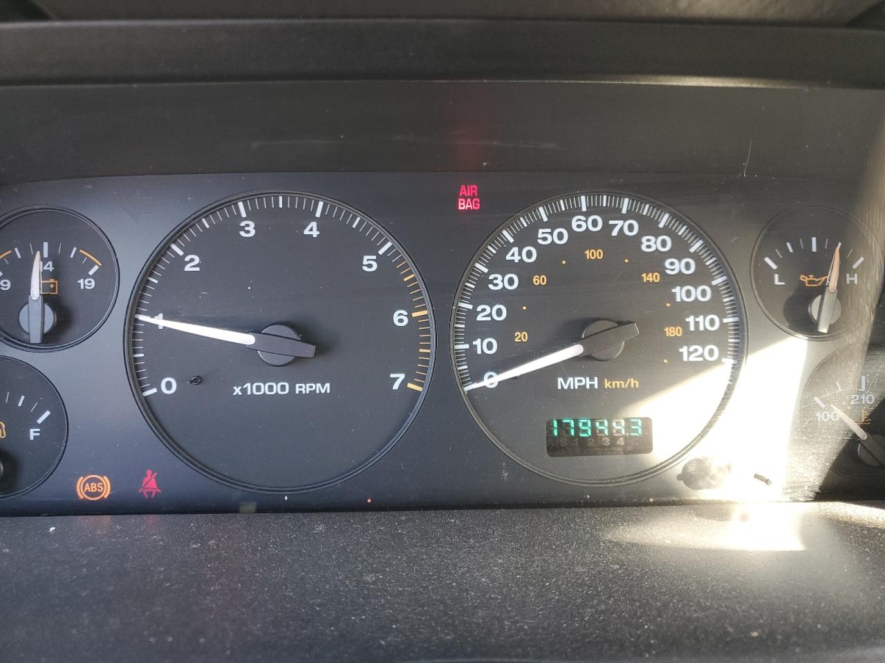 1999 Jeep Grand Cherokee - Image 9