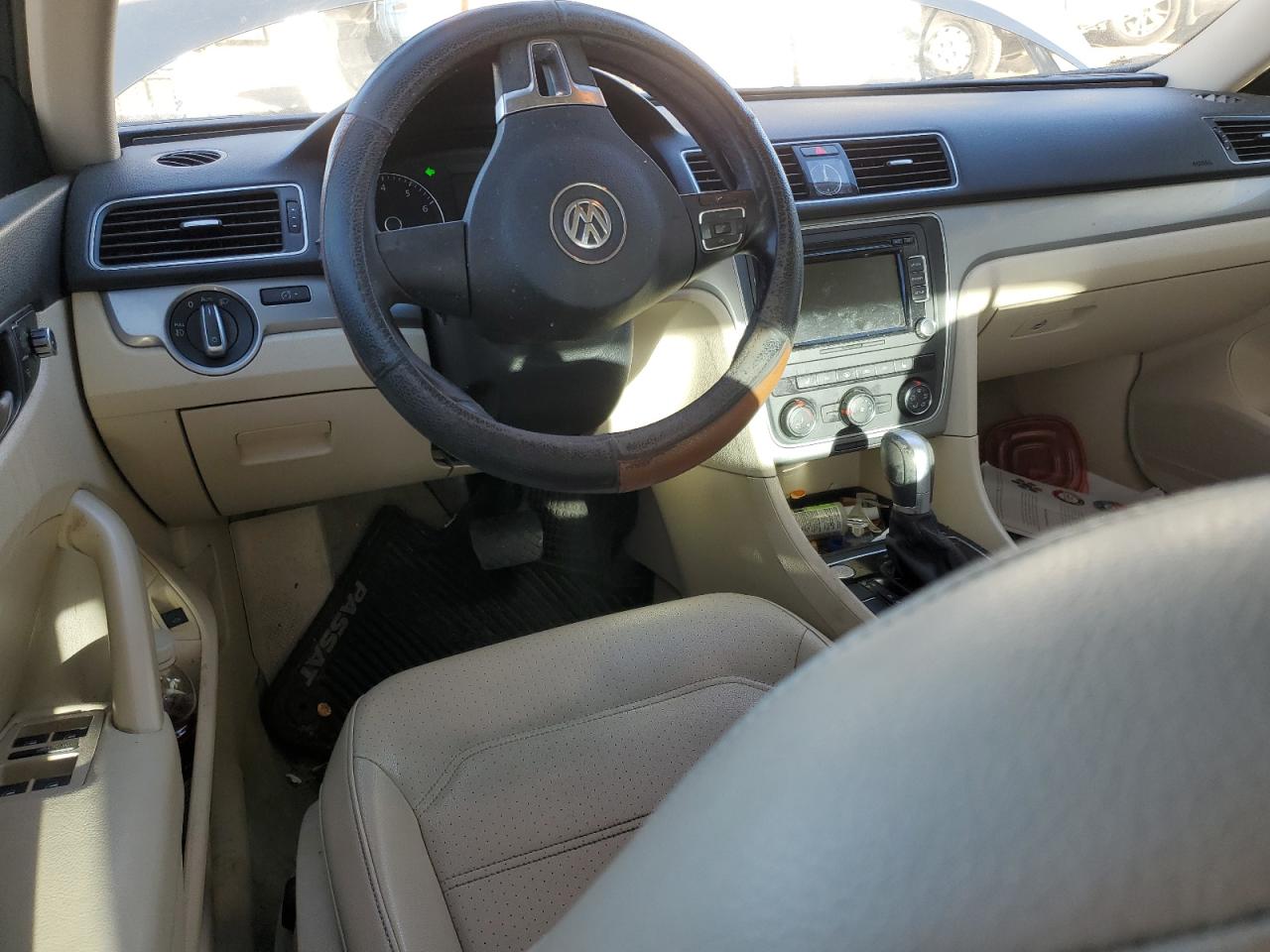 2015 Volkswagen Passat - Image 8