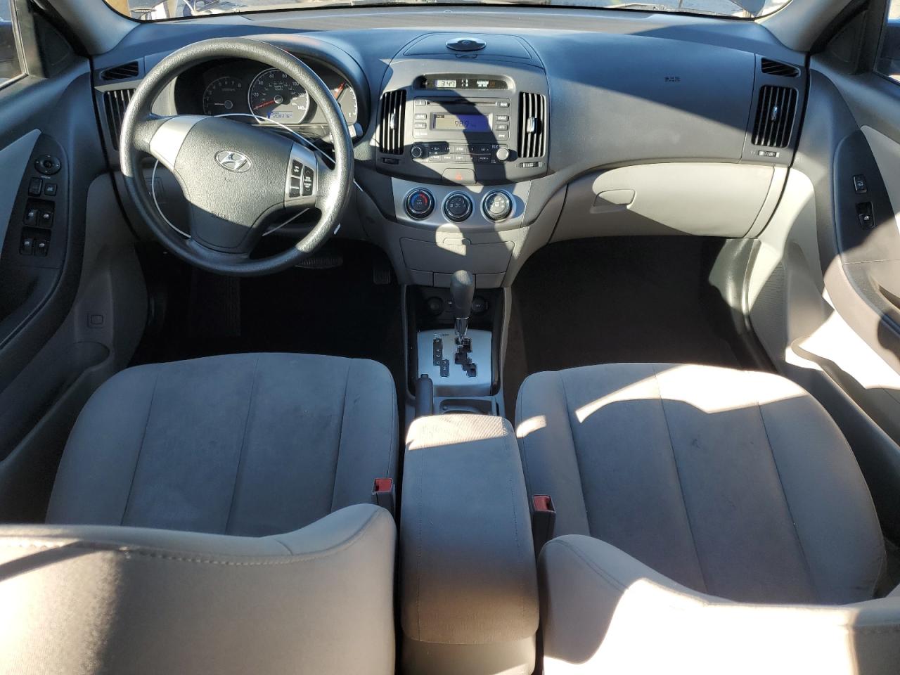 2010 Hyundai Elantra - Image 8