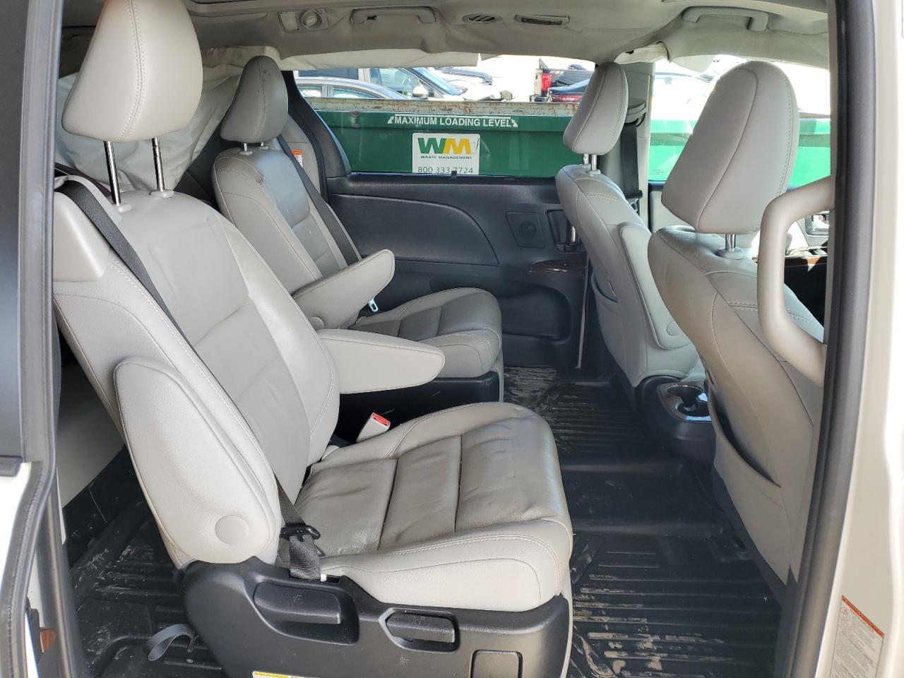 2015 Toyota Sienna - Image 11