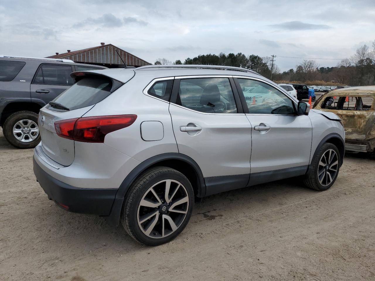 2017 Nissan Rogue - Image 3