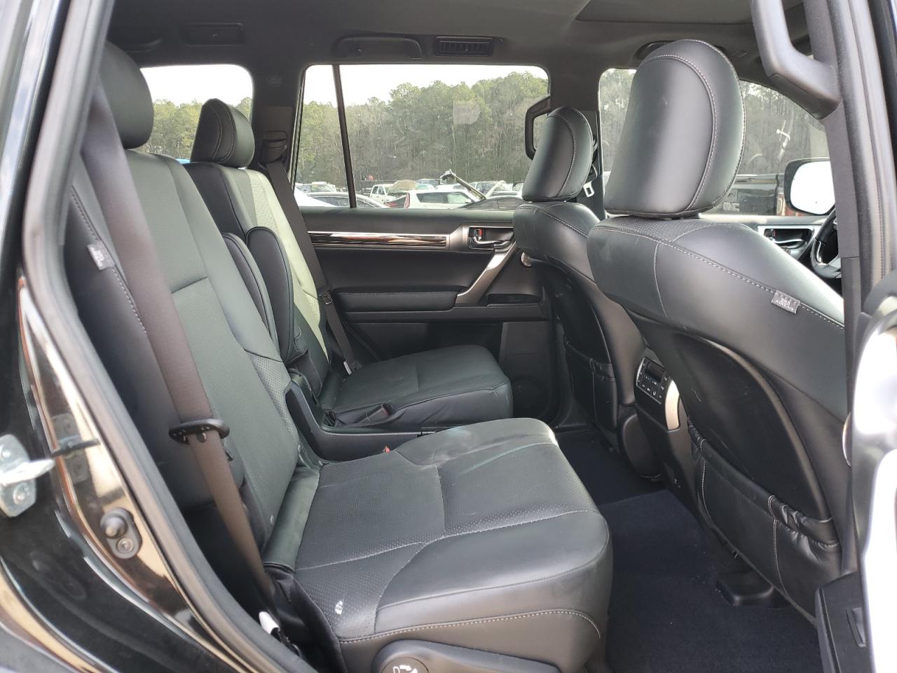 2022 Lexus GX - Image 11