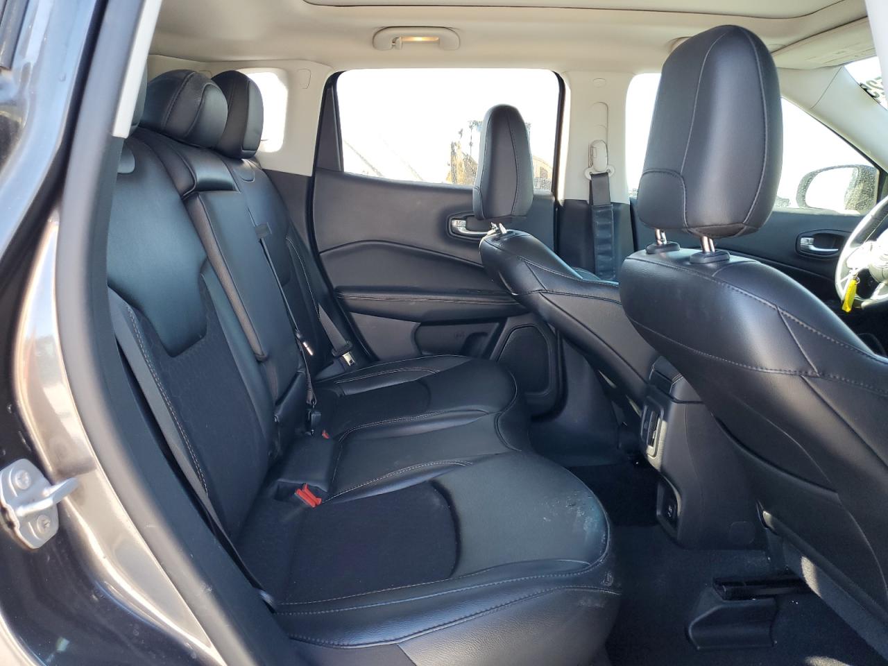 2020 Jeep Compass - Image 11