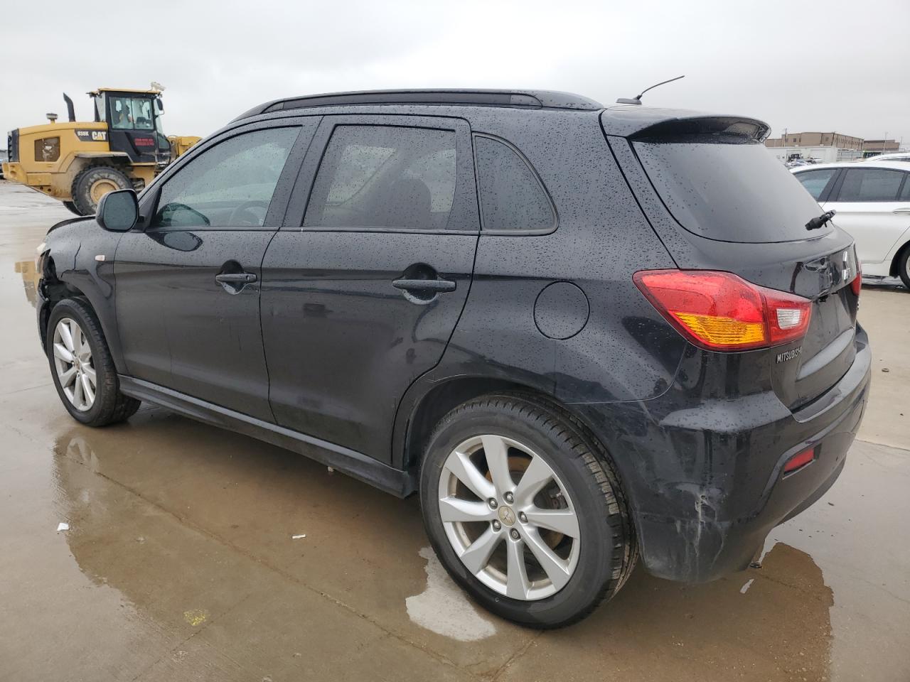 2012 Mitsubishi Outlander - Image 2