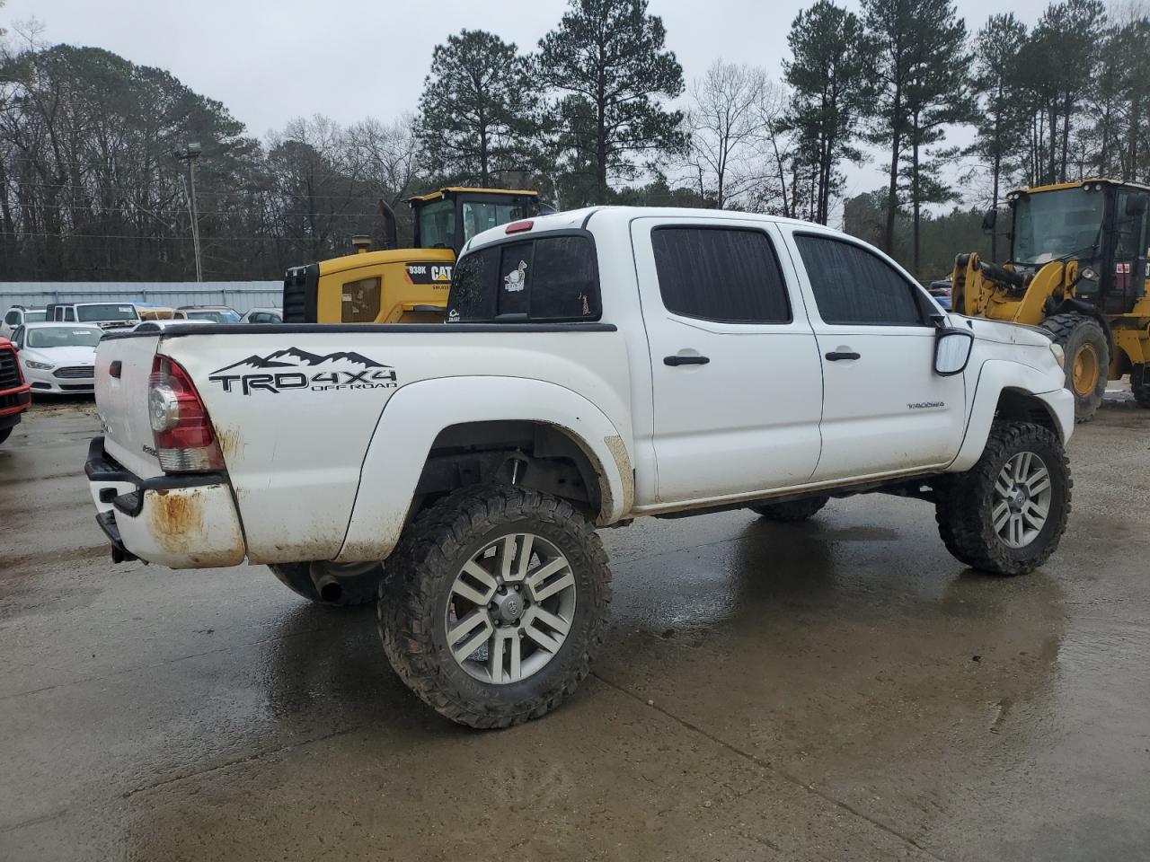 2015 Toyota Tacoma - Image 3