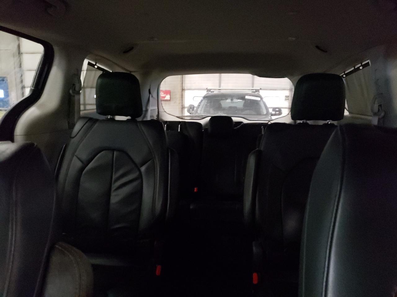 2017 Chrysler Pacifica - Image 10