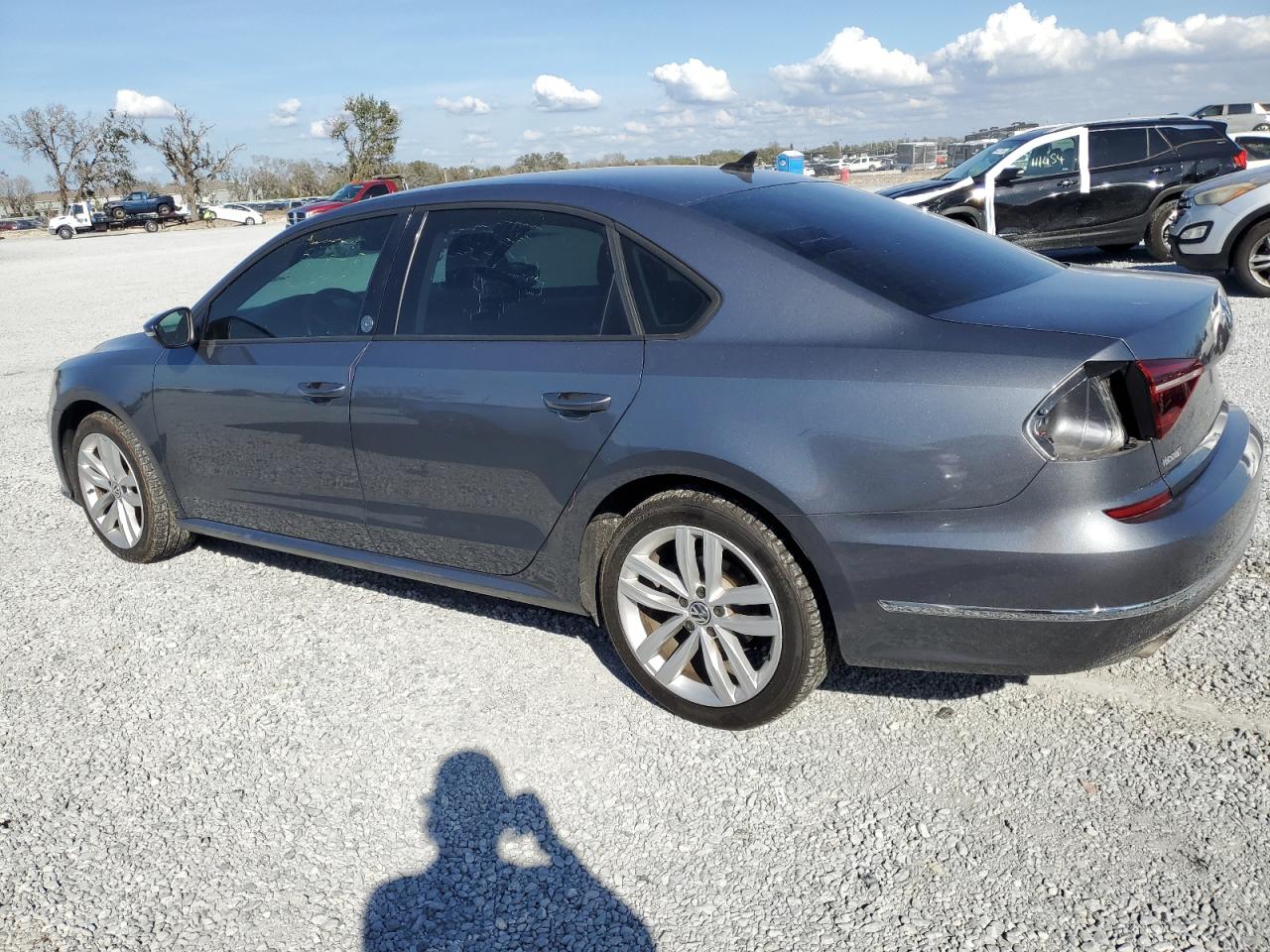 2019 Volkswagen Passat - Image 2