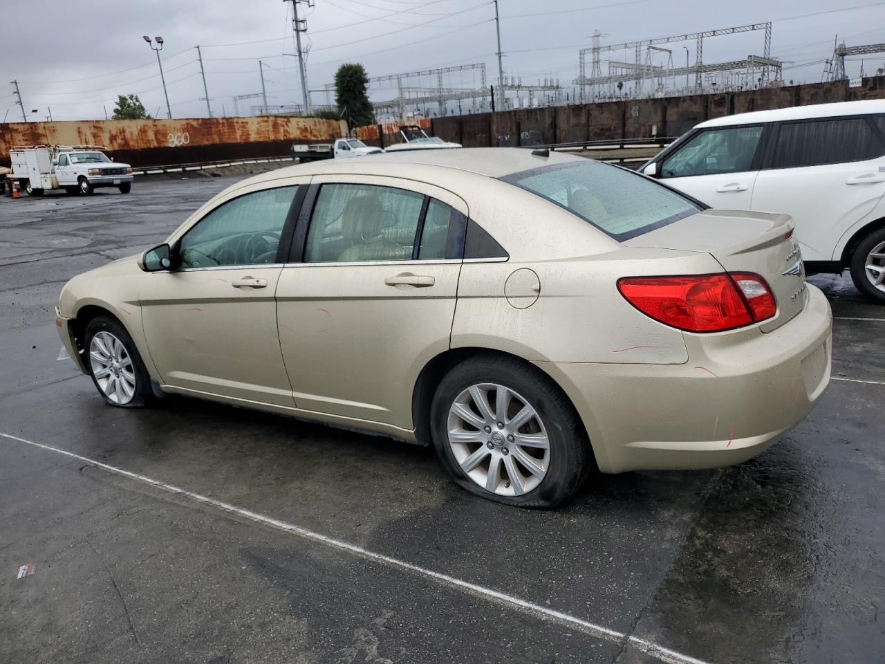 2010 Chrysler Sebring - Image 2