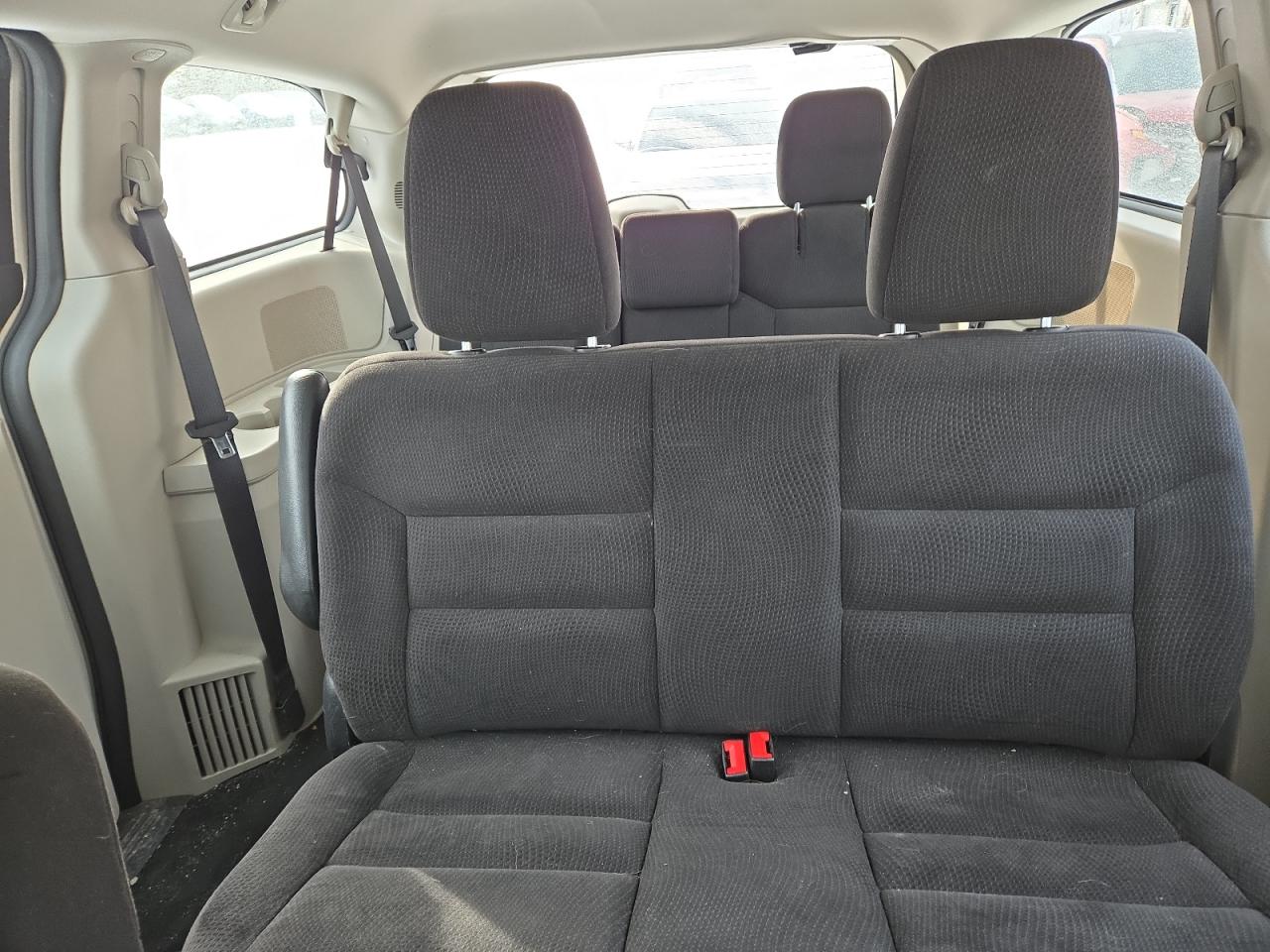 2014 Dodge Caravan - Image 10