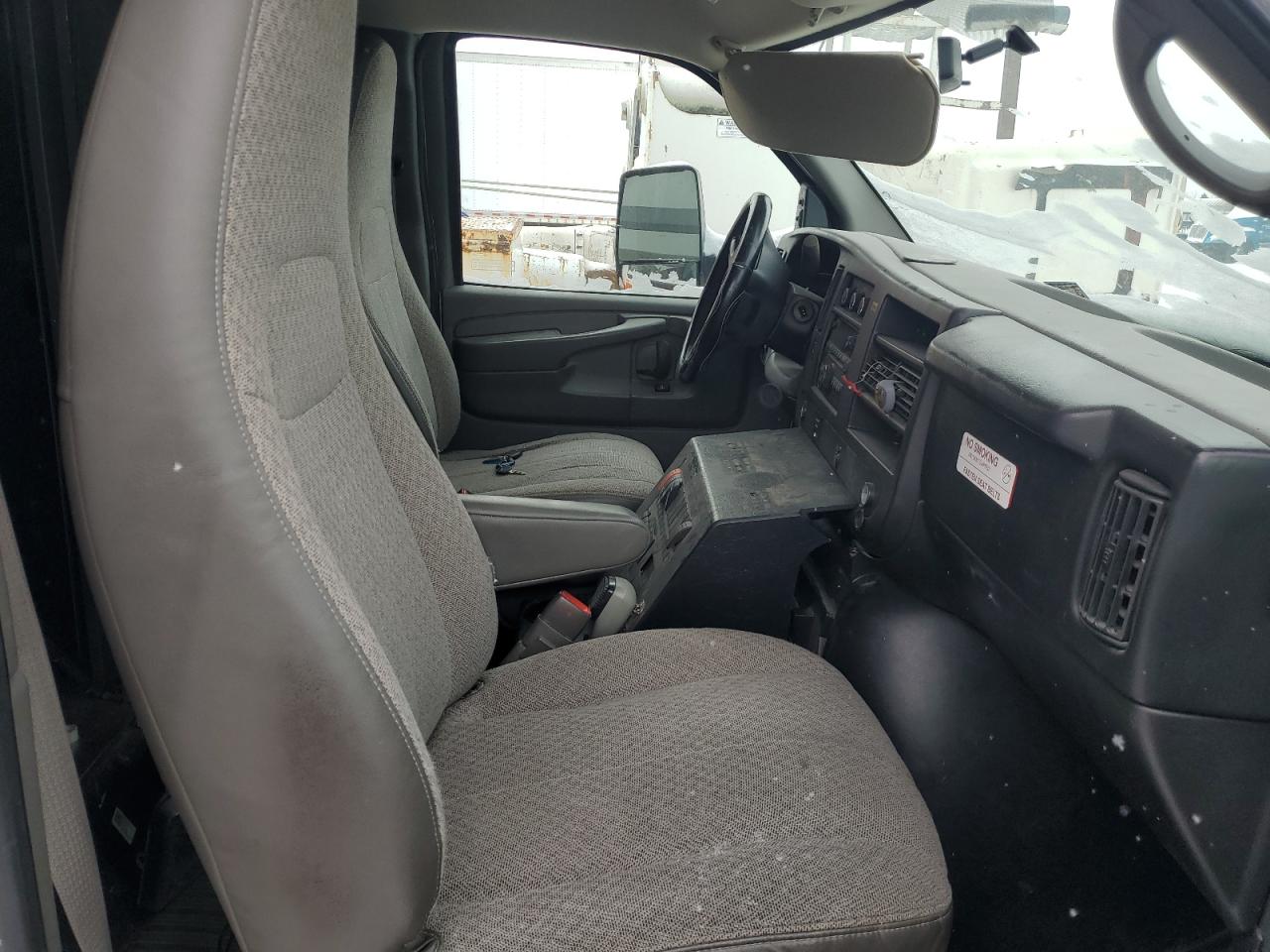 2013 Chevrolet Express - Image 5