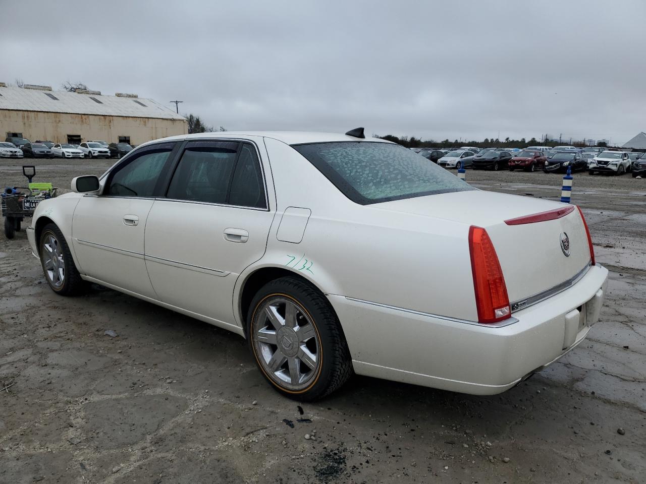 2011 Cadillac DTS - Image 2