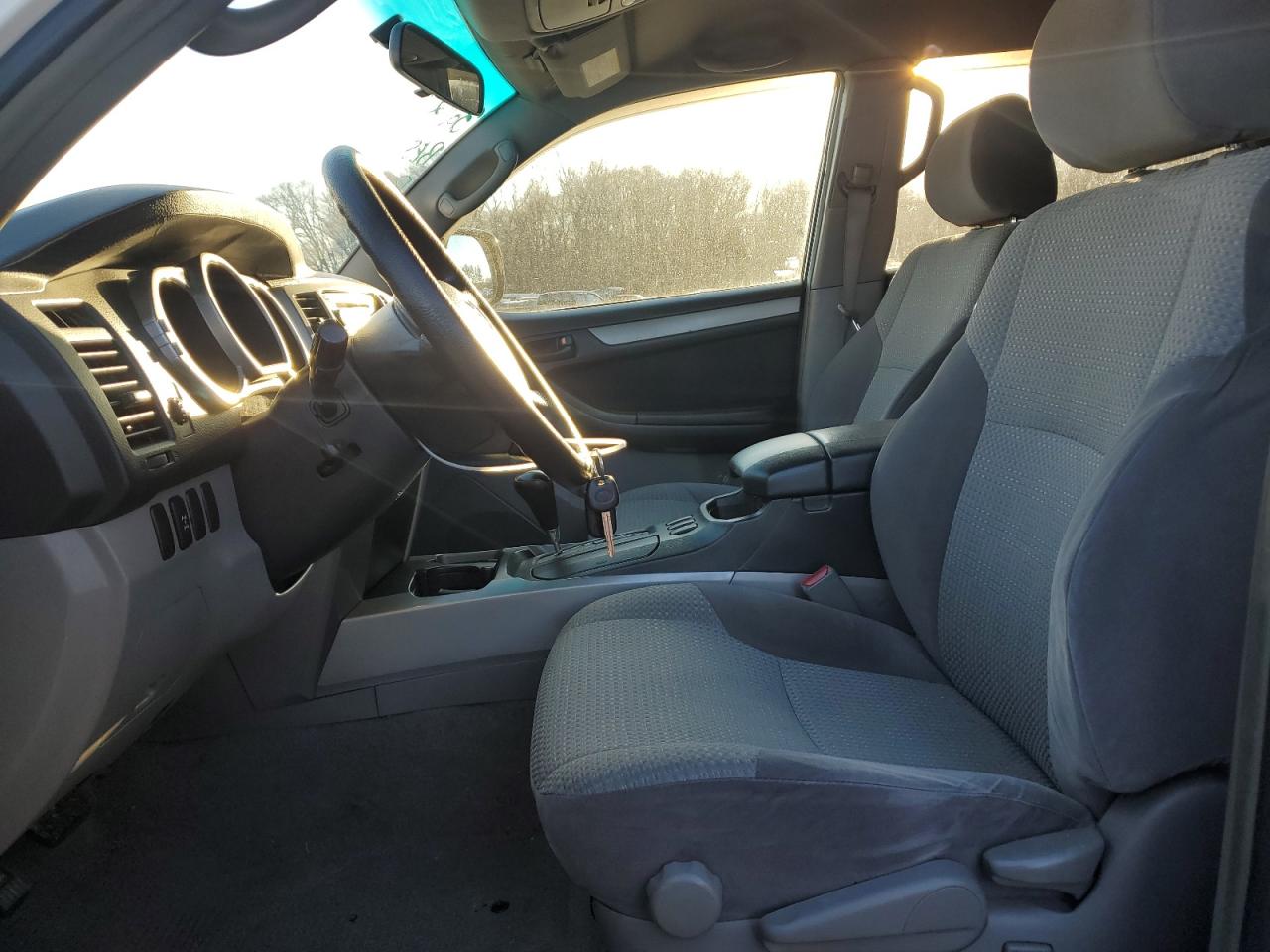 2004 Toyota 4Runner - Image 7
